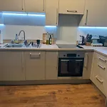 Top Quality Private Full Flat Luxury Bedroom In Central London