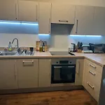 Top Quality Private Full Flat Luxury Bedroom In Central London