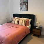 Top Quality Private Full Flat Luxury Bedroom In Central London