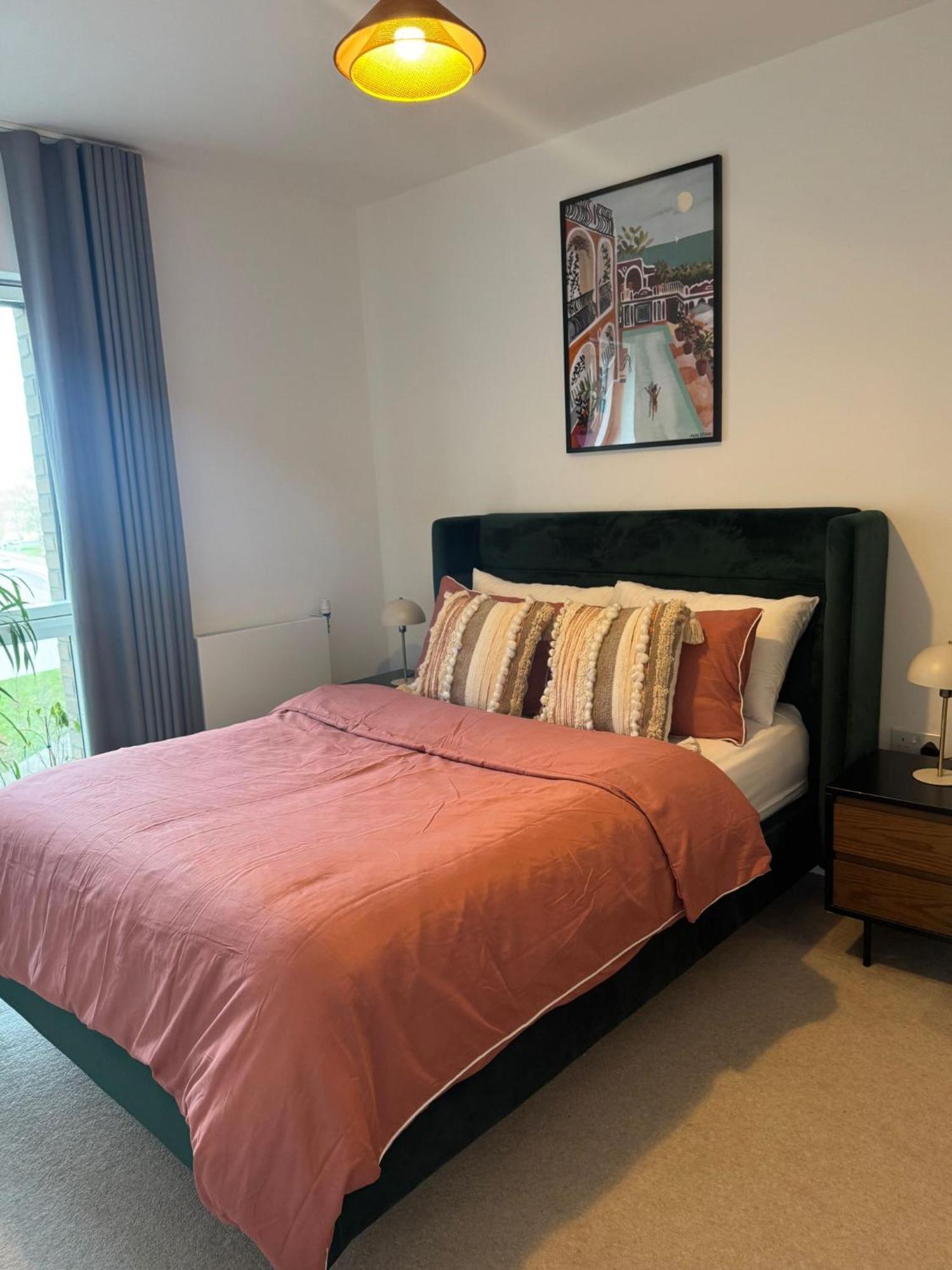 Top Quality Private Full Flat Luxury Bedroom In Central *