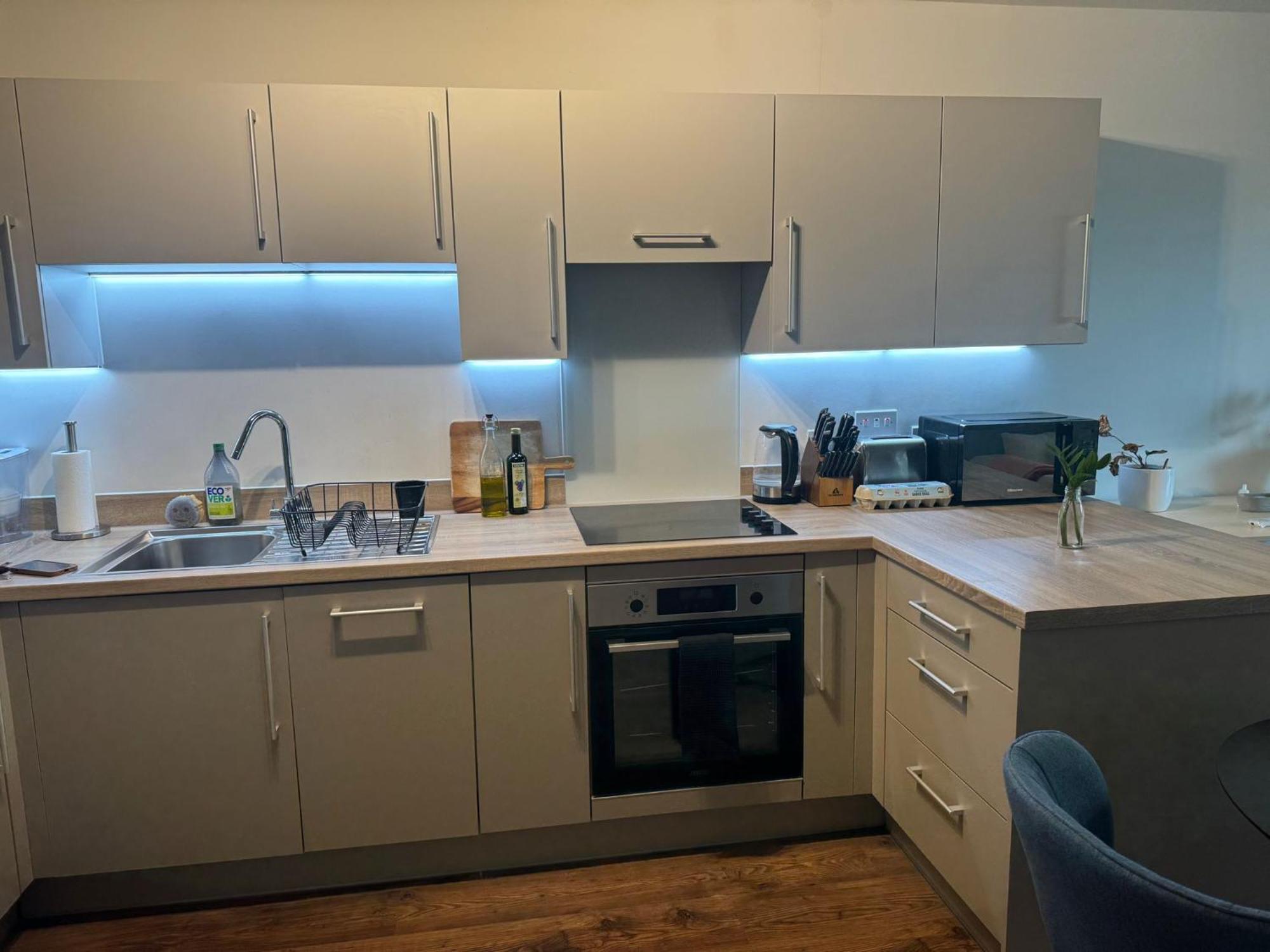 Top Quality Private Full Flat Luxury Bedroom In Central London