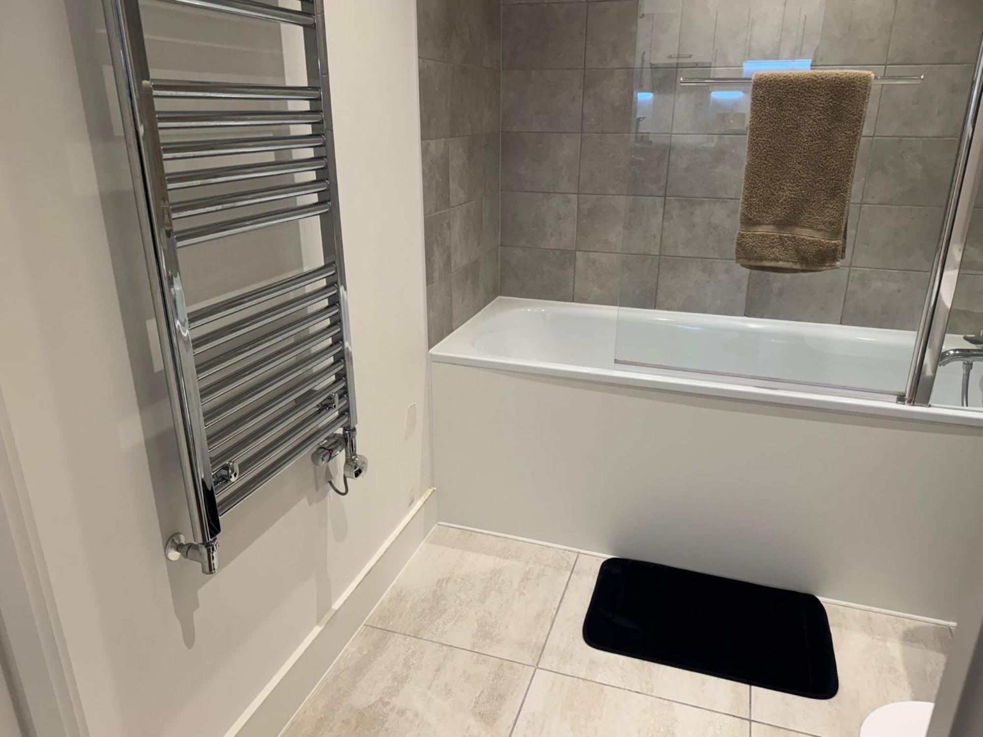 Top Quality Private Full Flat Luxury Bedroom In Central