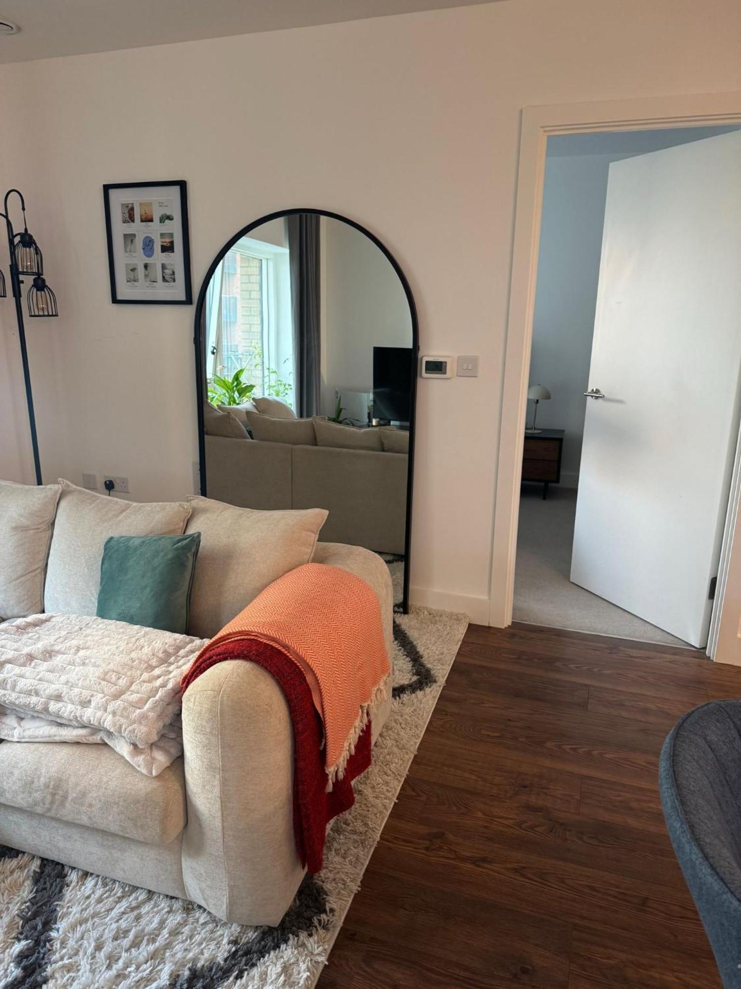Top Quality Private Full Flat Luxury Bedroom In Central