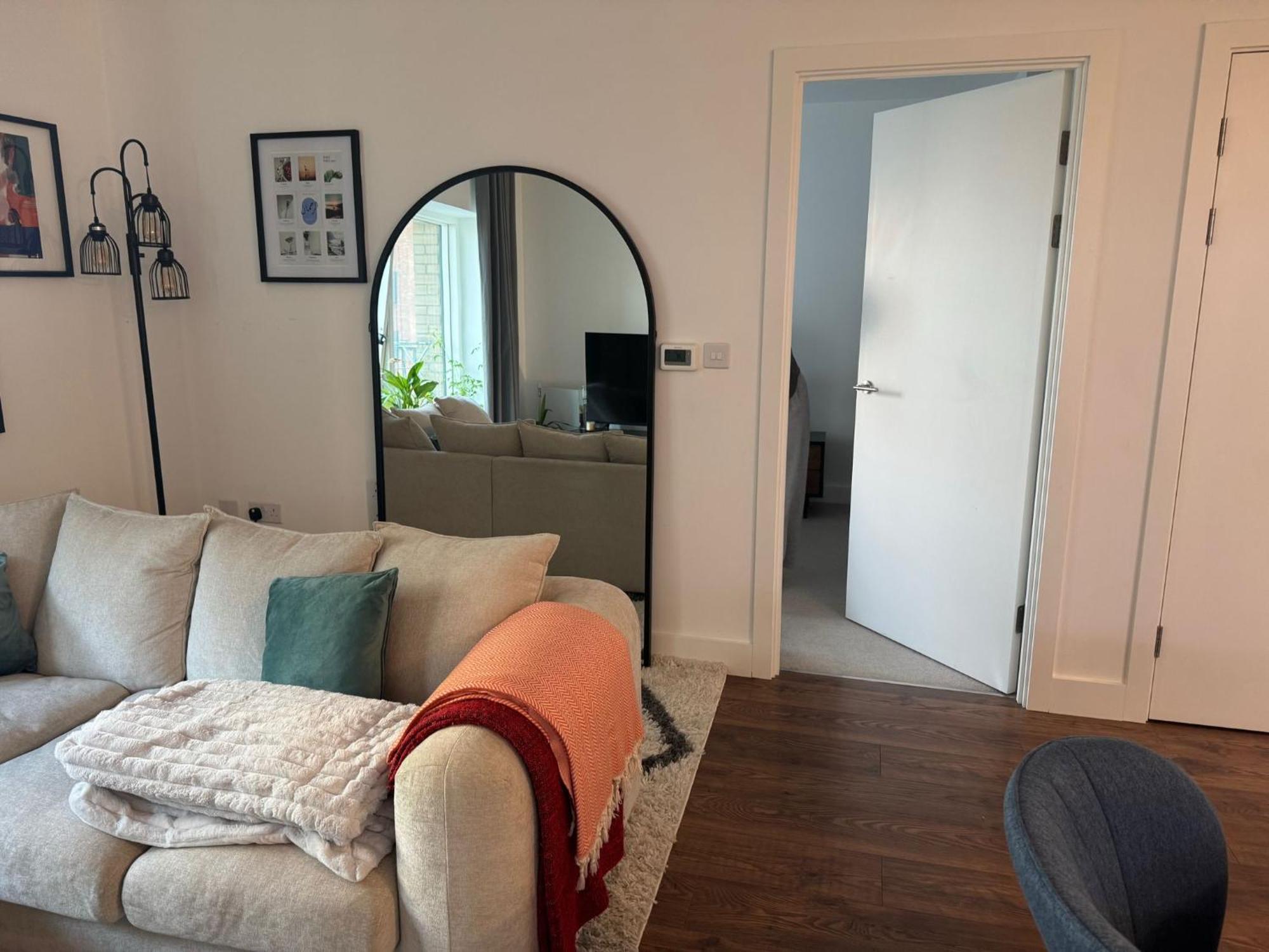 Top Quality Private Full Flat Luxury Bedroom In Central